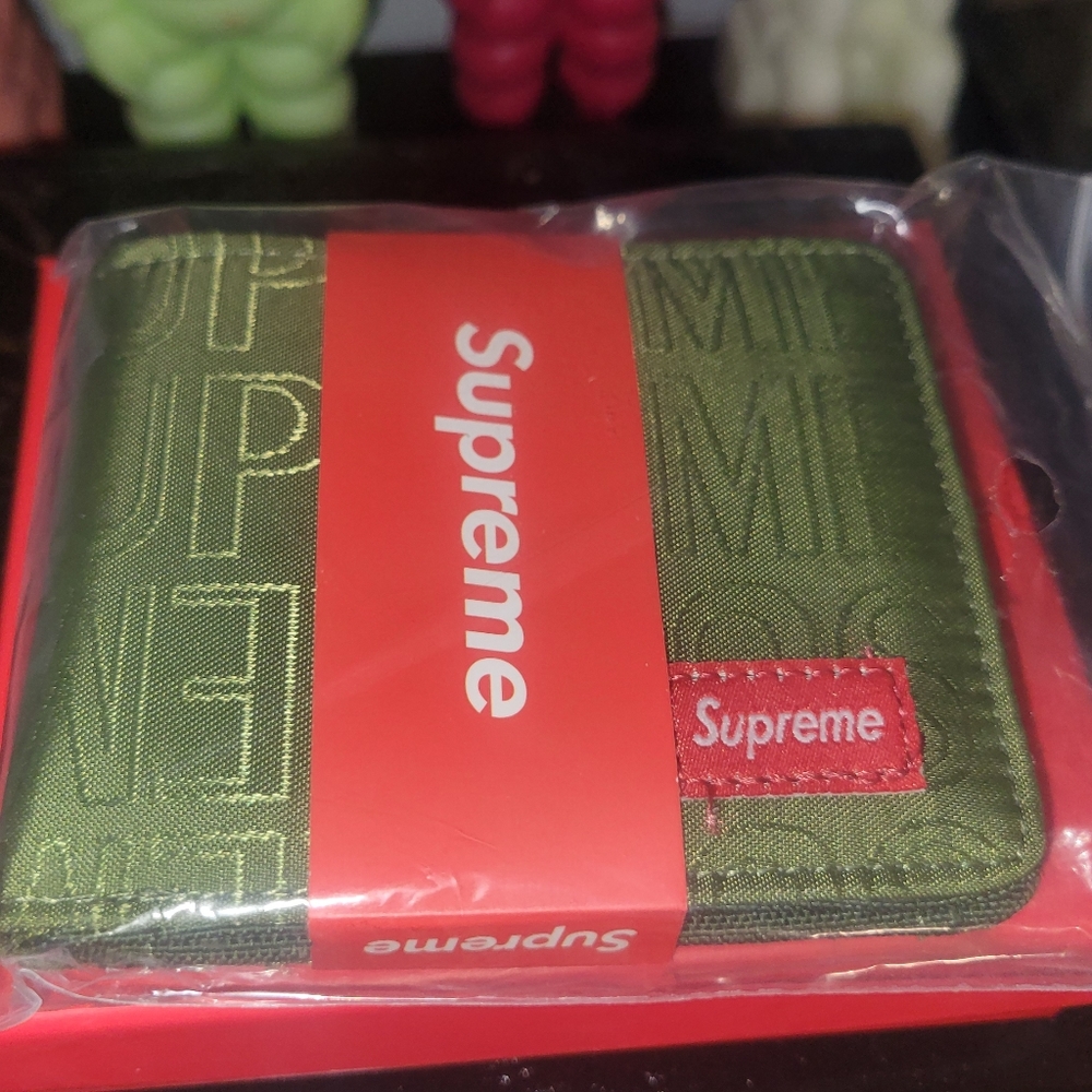 Custom supreme wallet